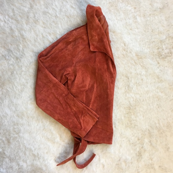 Atelier • Cropped Suede Jacket w/ Side Tie - Picture 5 of 7